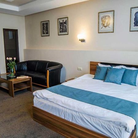 Park-Hotel Yambol Bagian luar foto