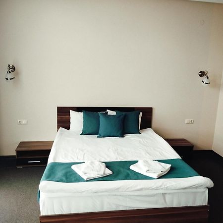 Park-Hotel Yambol Bagian luar foto