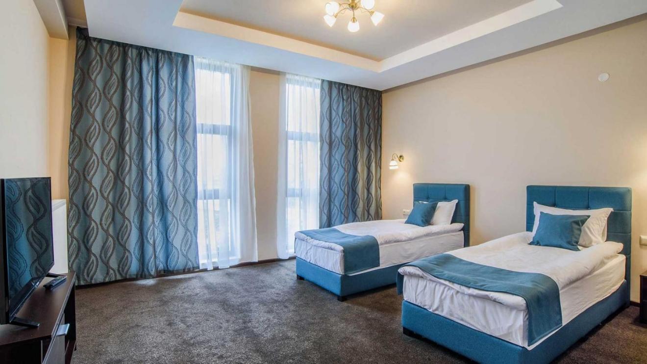 Park-Hotel Yambol Bagian luar foto