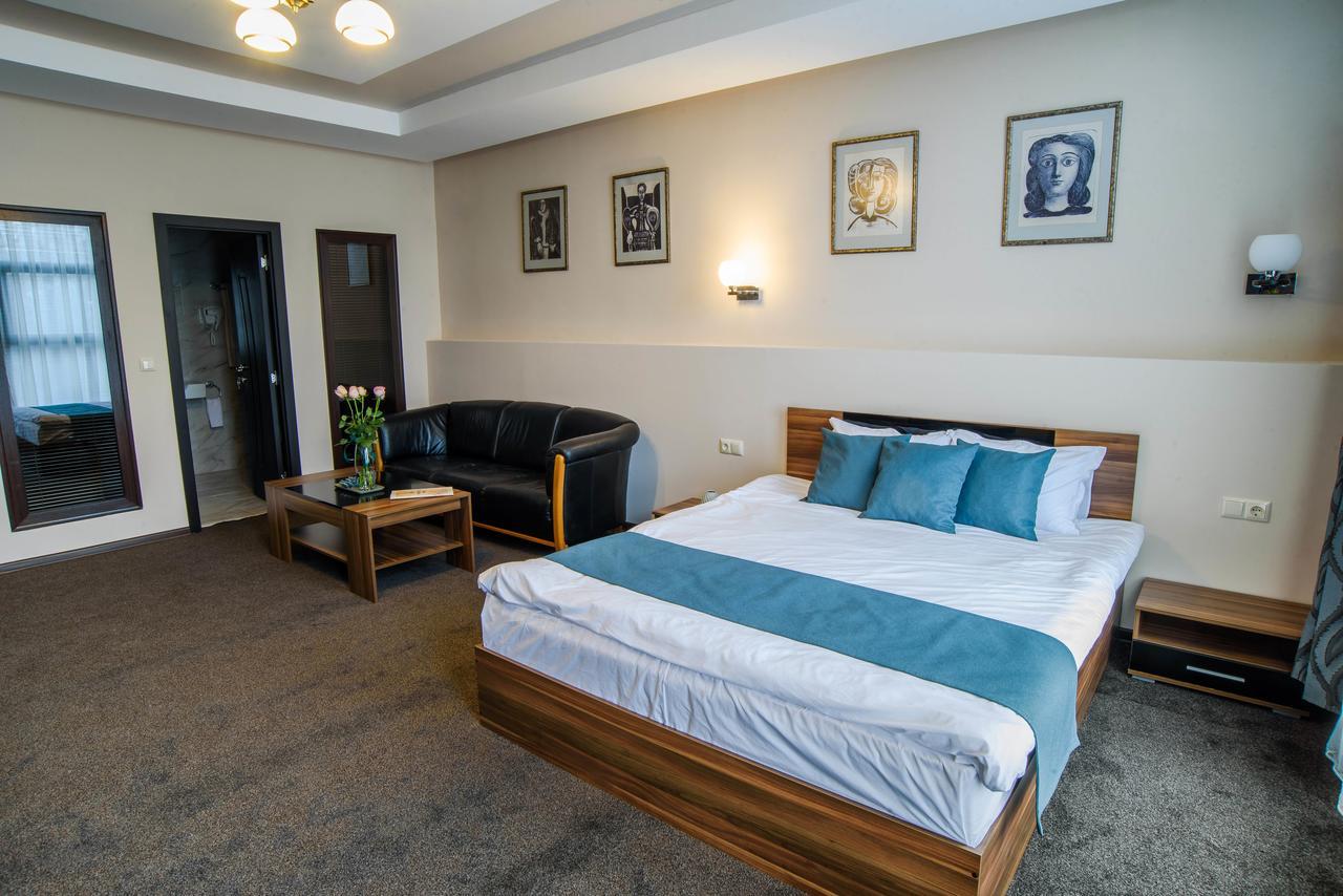 Park-Hotel Yambol Bagian luar foto